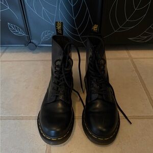 Dr. Martens Black 1460 Smooth Leather Size 6 Boots